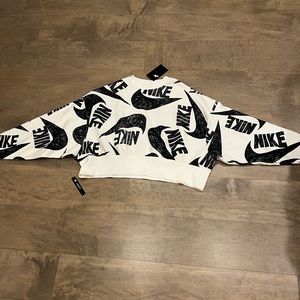 NWT Women’s Nike sweatshirt.